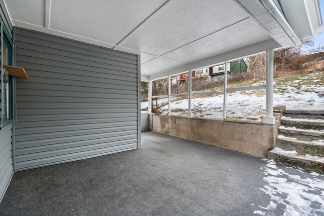 Building Photo - 2321 Spring St