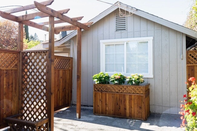 Building Photo - 4815 Appian Way