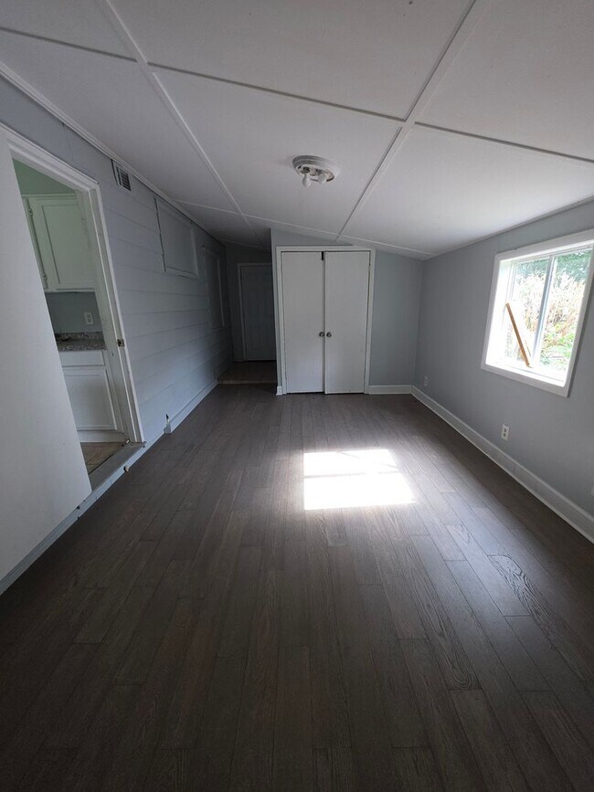 Building Photo - "NEW RENTAL PRICE " - BEAUTIFUL 4 BEDROOM 1 BATHROOM HOME