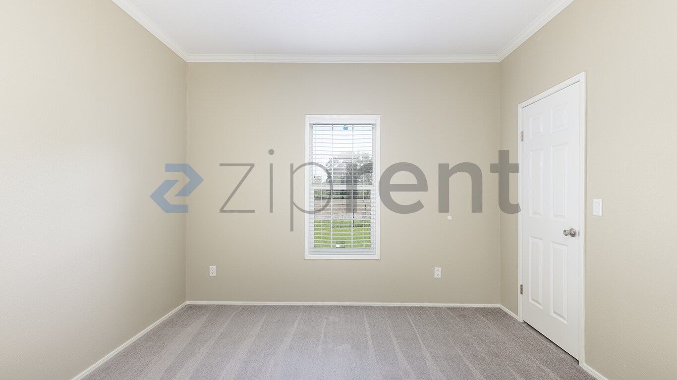 Building Photo - Unit