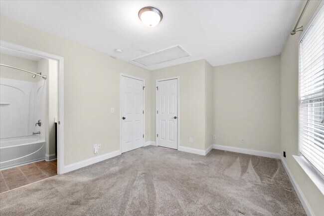 Building Photo - 3770 Shadow Ridge Dr