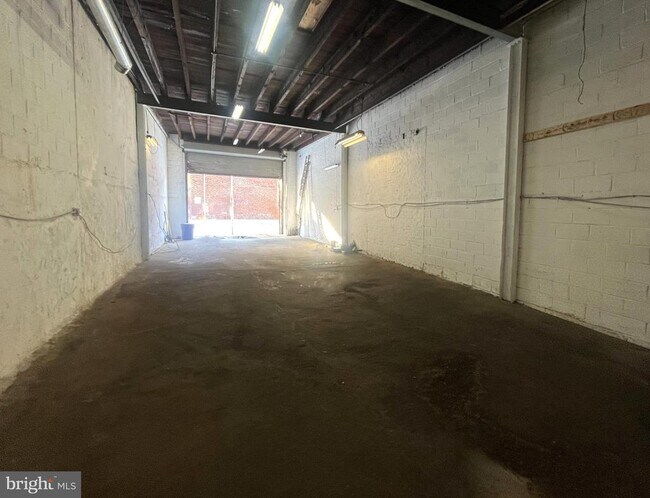 Building Photo - 2530 E Cambria St