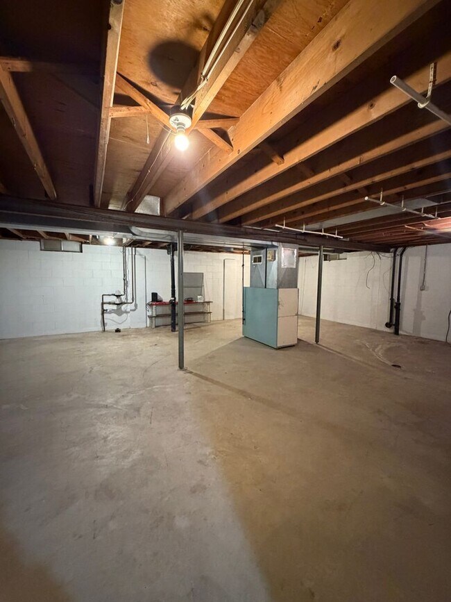Building Photo - Midpark Duplex