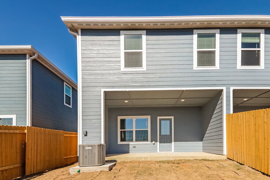 Building Photo - 215 Marsh Ln