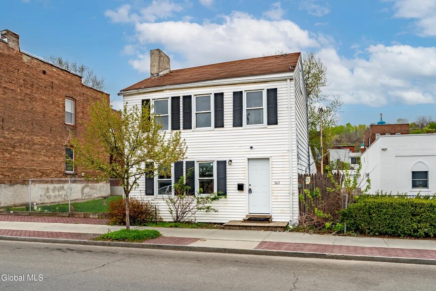 Building Photo - 362 2nd St