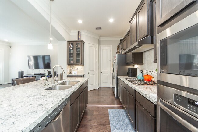 Building Photo - 12258 Oxford Cres Cir