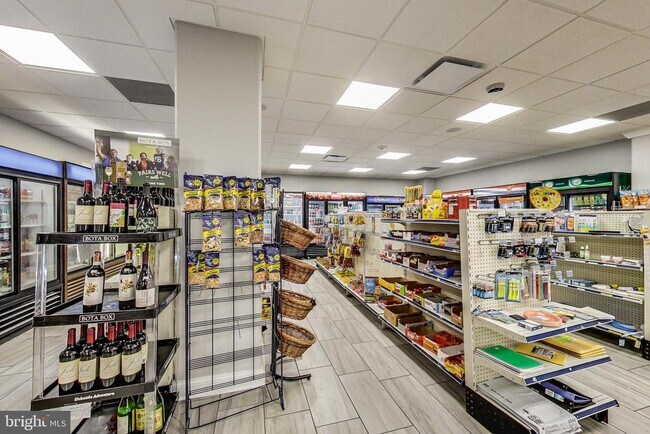 Building Photo - 307 Yoakum Pkwy