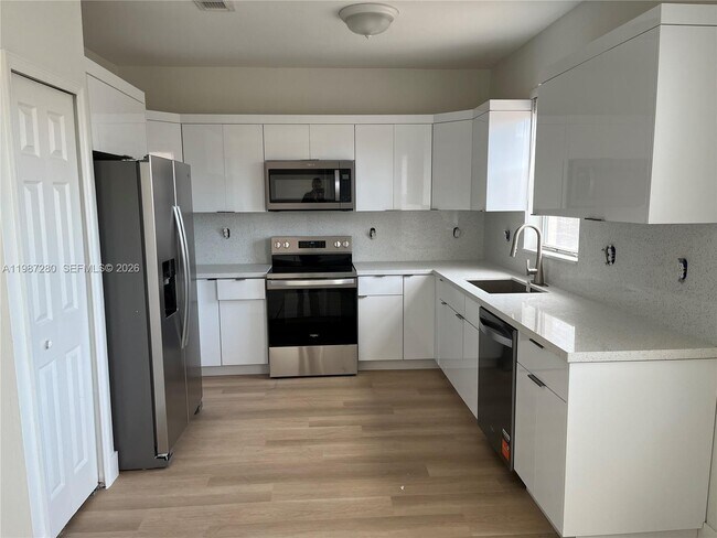 Building Photo - 27501 SW 138th Ave