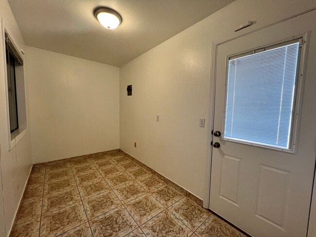 Building Photo - For Rent – Spacious 3 Bed / 2 Bath | 2,660 Sq Ft | West Madera