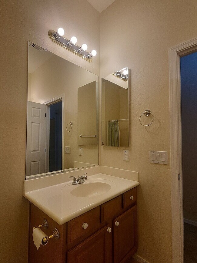 Building Photo - "Charming 3-Bed with 2 Full Baths and 2,162 Sq Ft of Comfort in Vistancia Village Peoria, AZ!"