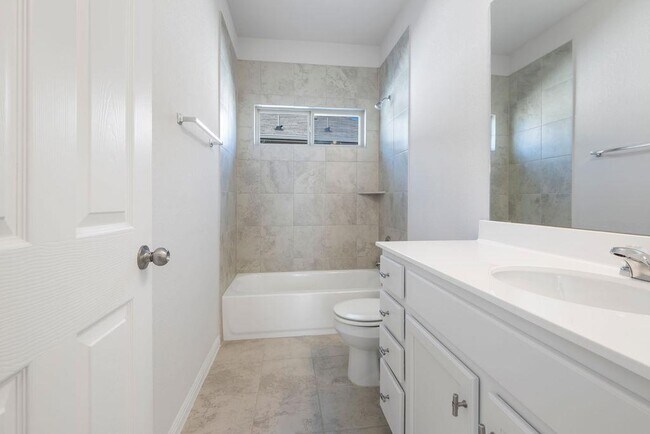 Building Photo - 213 Mayney Ln.