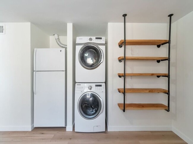 Building Photo - 2BR/1BA Garden-Level • Extra Storage • Near Wash Park