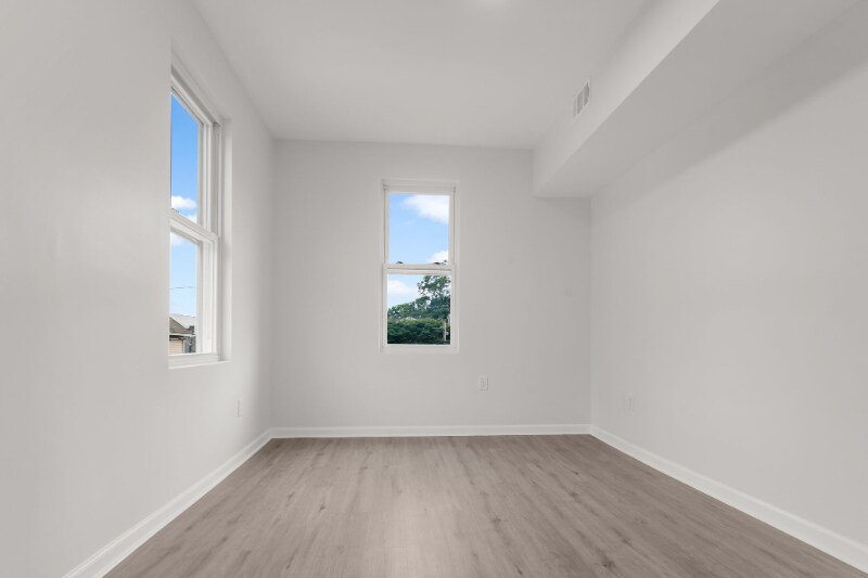 Building Photo - 122 Shephard Ave