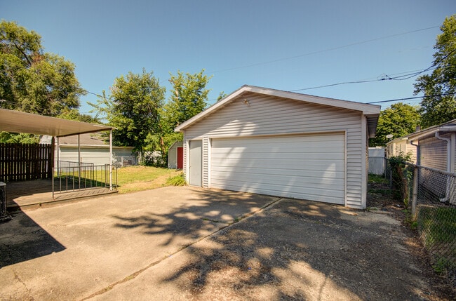 Building Photo - 2005 McDonough St