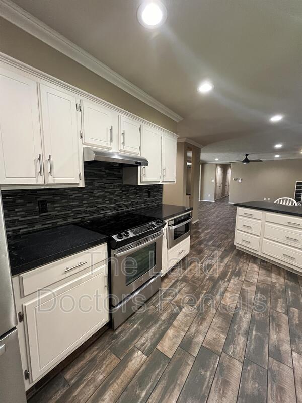 Building Photo - 412 S Country Club Road