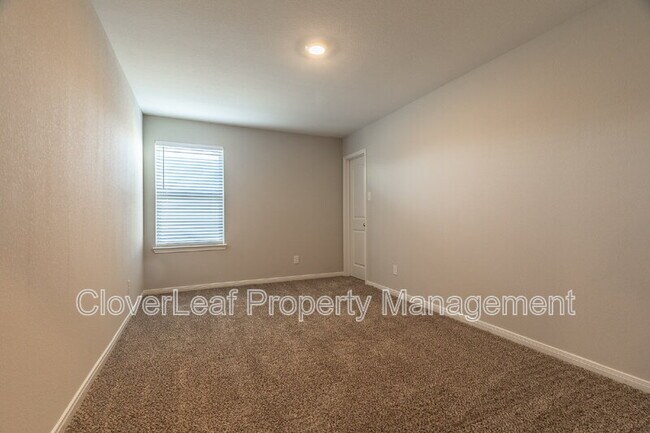 Building Photo - 9130 Bennett Frst