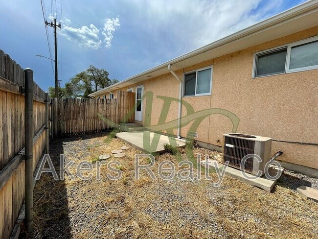 Building Photo - 2730 Poplar St