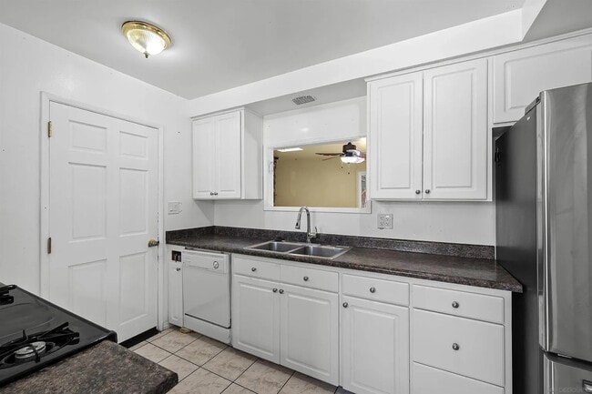 Building Photo - Chula Vista