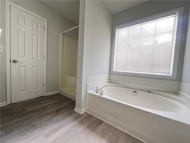 Building Photo - 540 Peachtree Parc Ct NE