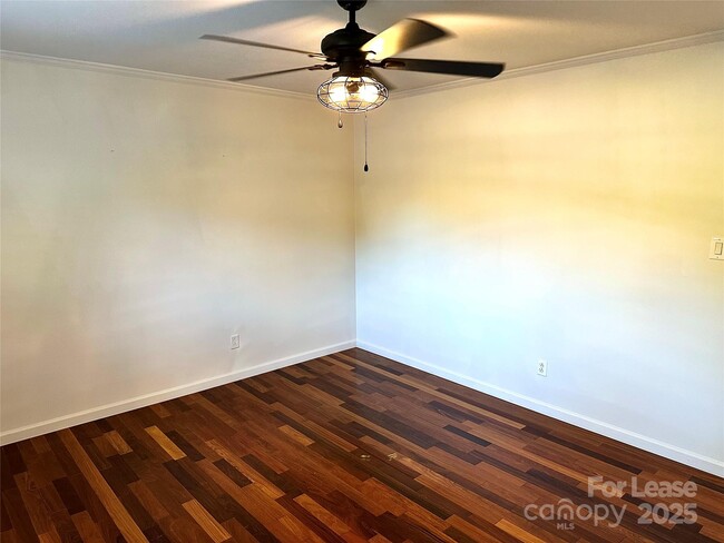 Building Photo - 2054 Hickory Hills Dr