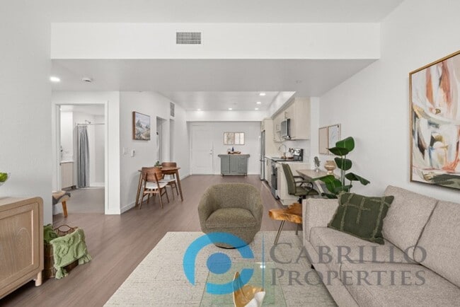 Interior Photo - Vadara West