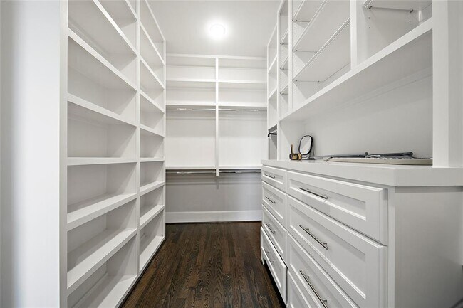 Building Photo - 2905 Bering Dr