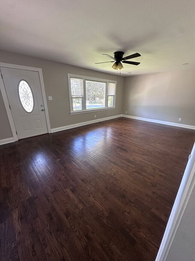 Building Photo - 313 Ginnie Ln