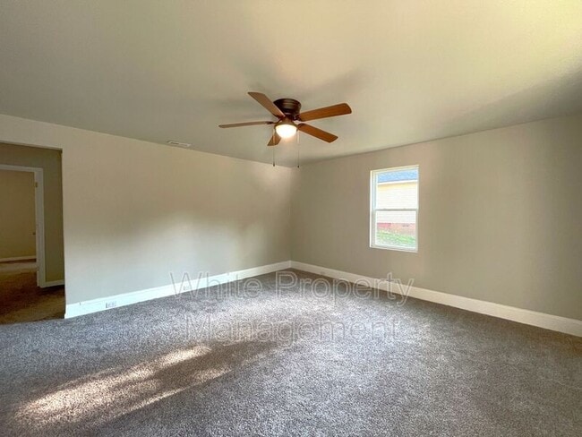 Building Photo - 706 Hillside St