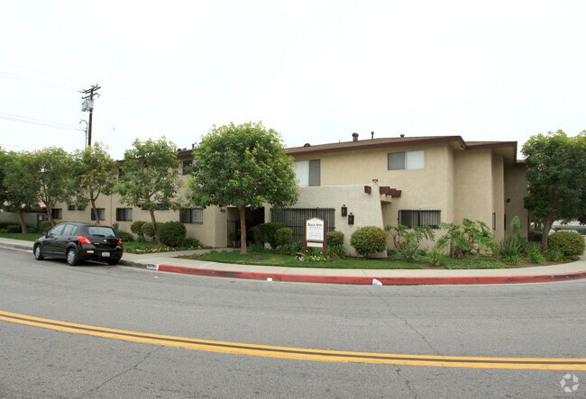 Primary Photo - Beach Apartments