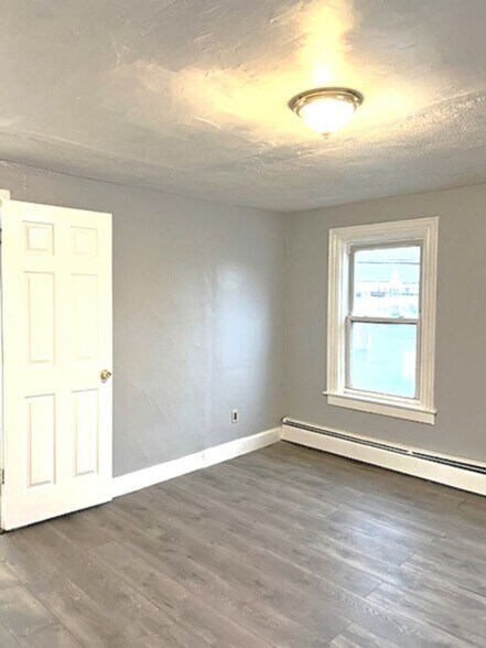 Building Photo - 1295 Main St