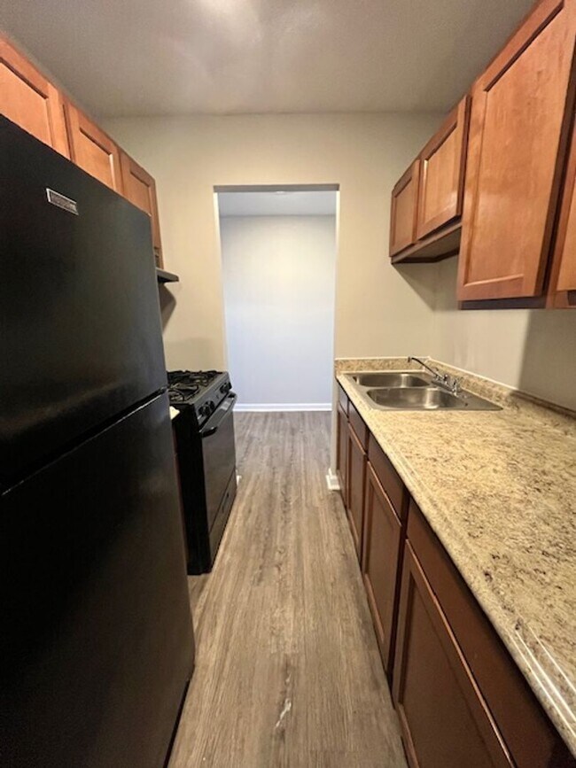 Building Photo - 2082 Fairmont Ct