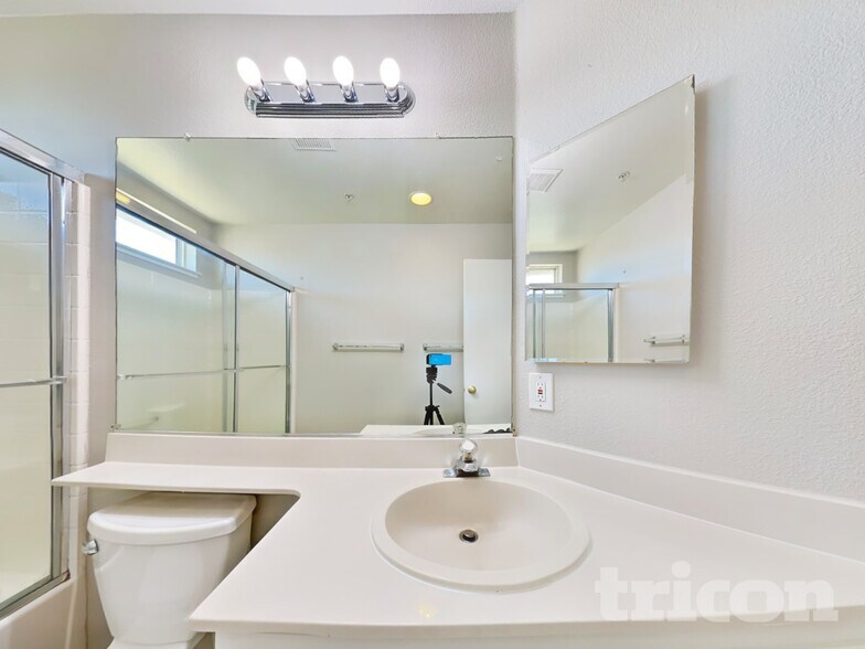 Building Photo - 213 Jana Way