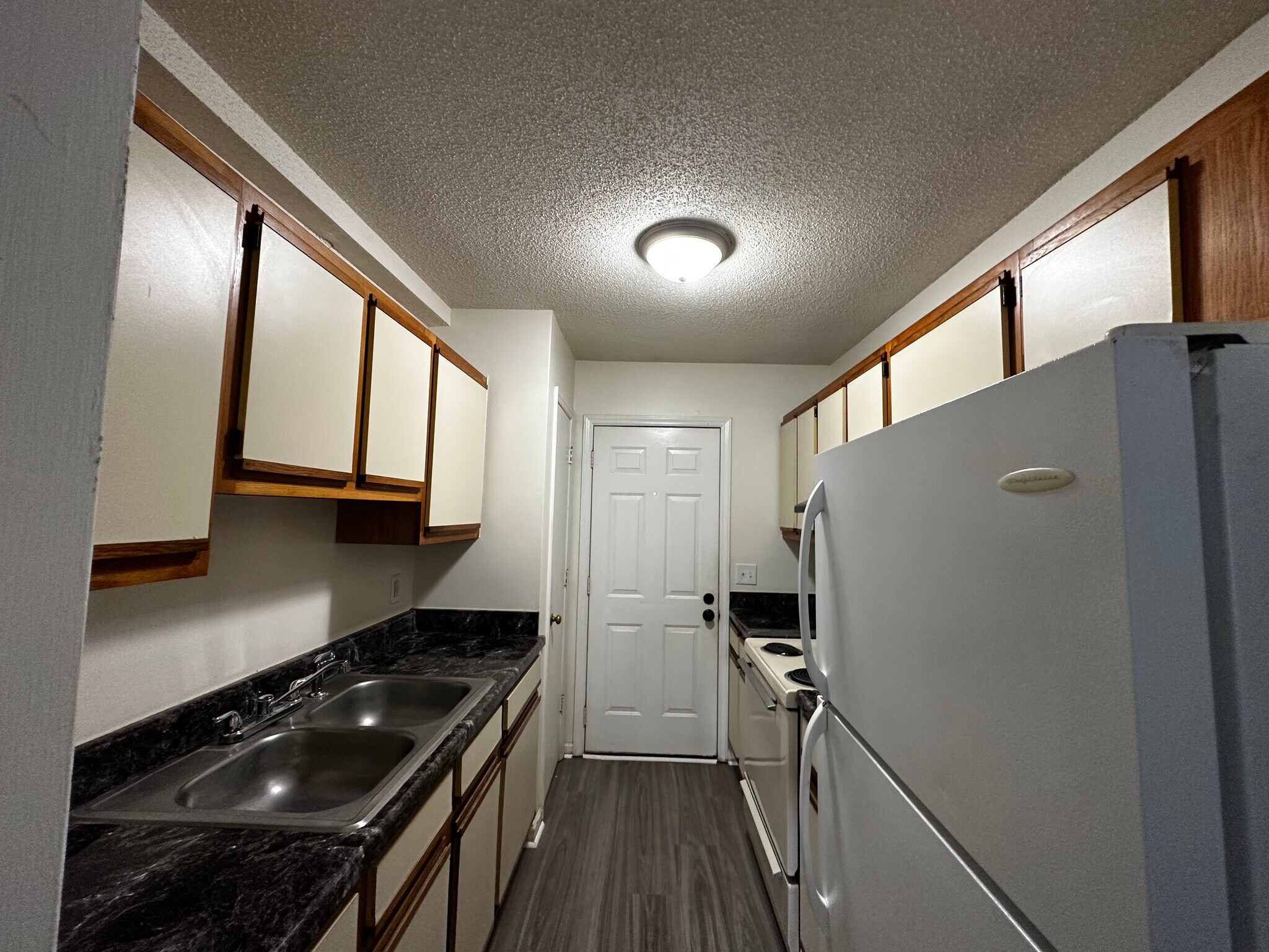 Building Photo - 112 Robbins Ave