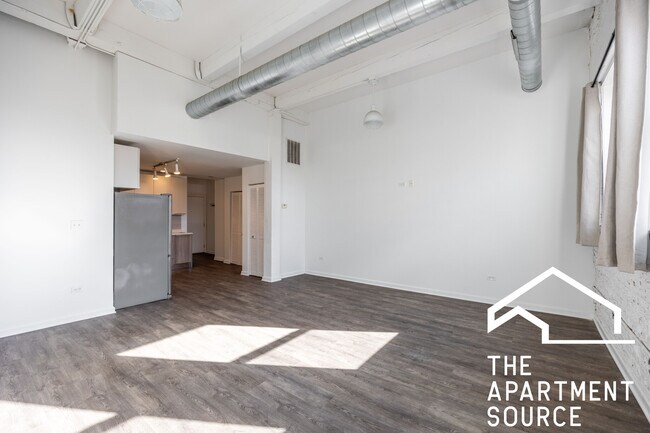 Building Photo - 932 W Dakin St