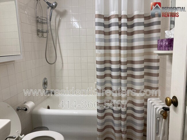 Building Photo - 1028 E Juneau Ave