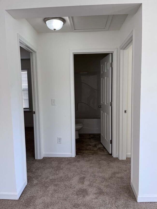 Building Photo - 1014 Aileen Cir