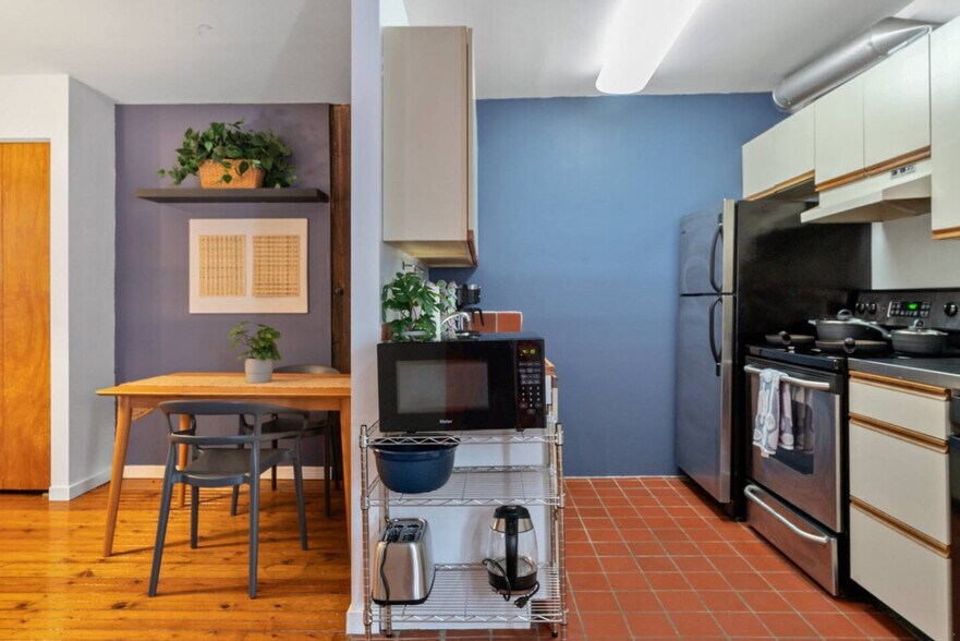 Building Photo - 219 Vine St