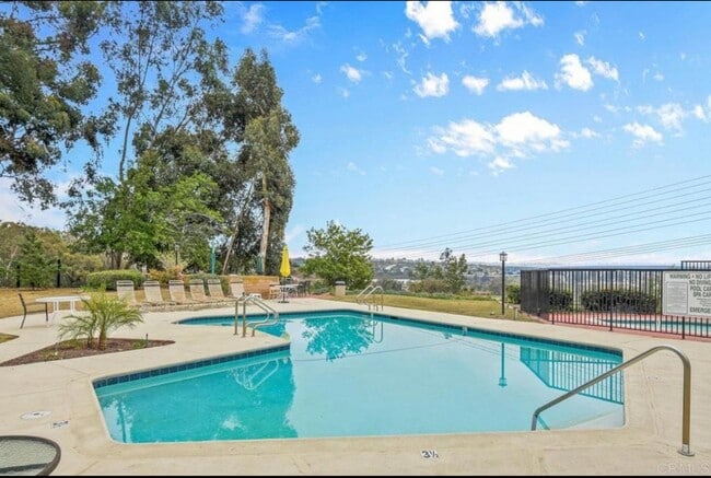 Building Photo - Stylish 1-Bed Condo in Tierrasanta