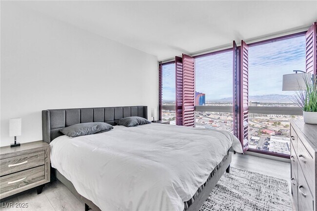 Building Photo - 4471 Dean Martin Dr