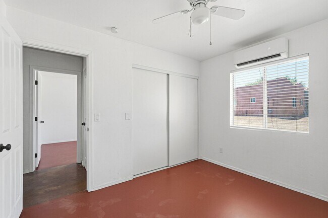 Building Photo - 1226 E Elm St