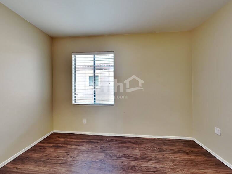 Building Photo - 174 E Corte Rancho Centro