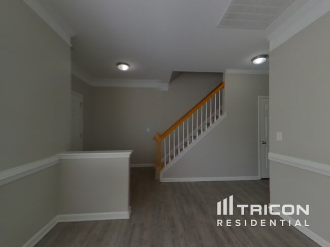 Building Photo - 3756 Wingfield Dr