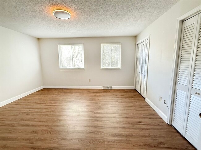 Building Photo - 28 Apple Tree Hill Rd