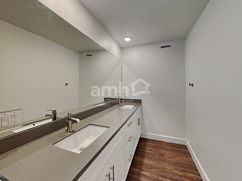 Building Photo - 9149 Crocker Pt Ct