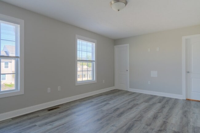 Building Photo - 760 Twisted Oak Dr NW