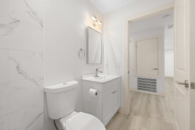 Building Photo - "Spacious 3-Bed Condo with 2 Baths in Citr...