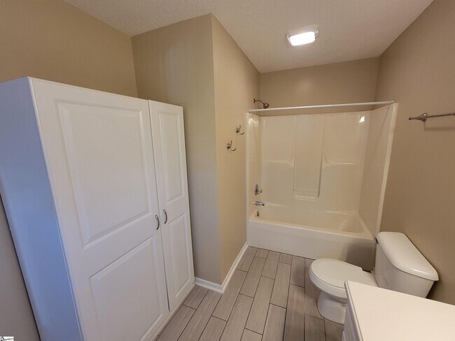 Building Photo - 503 Hillandale Rd