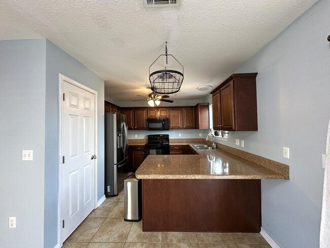Building Photo - 417 Eisenhower Dr