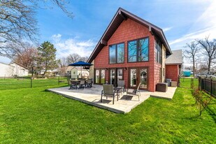 Building Photo - 9693 Mauger St