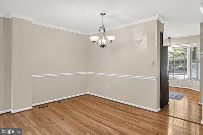 Building Photo - 5719 Oakshore Ct